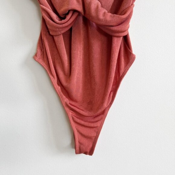 ASTR • Twist Front Thong Bodysuit in Coral Cedar - Picture 4 of 15